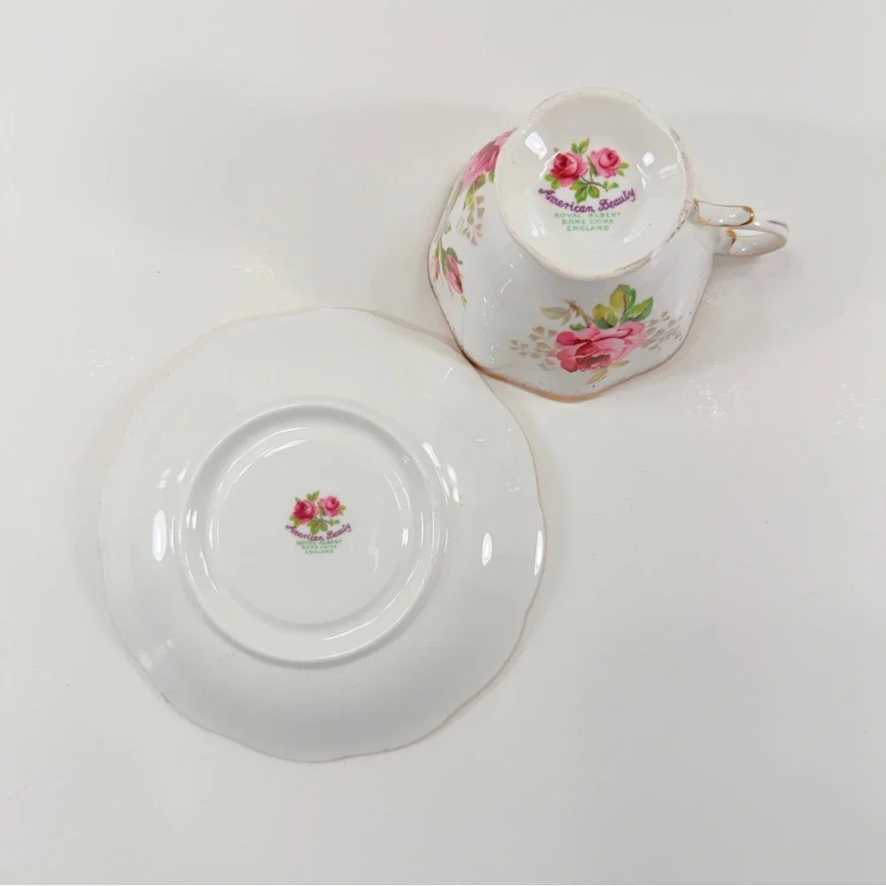 ROYAL ALBERT BONE CHINA AMERICAN BEAUTY PINK‎ ROSES TEACUP & SAUCER SET VINTAGE